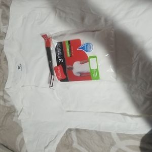 5 men's crewneck tee shirts.